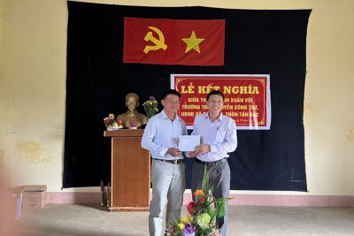 Lễ kết nghĩa giữa Trường THPT Nguyễn công Trứ với buôn Thanh Xuân xã Ea Kênh (NCTr Online)